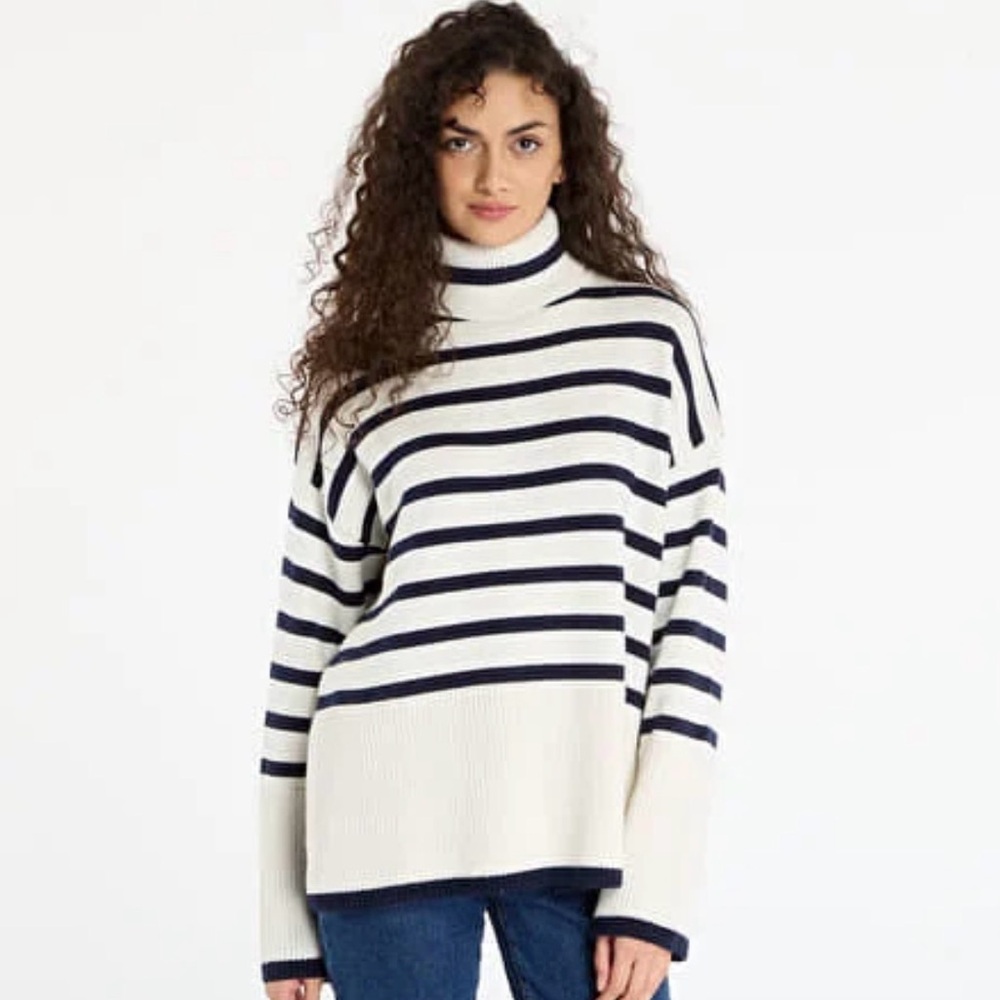 GUESS Emelia Sweater